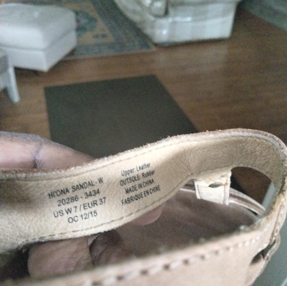 Sandals - Picture 8 of 8